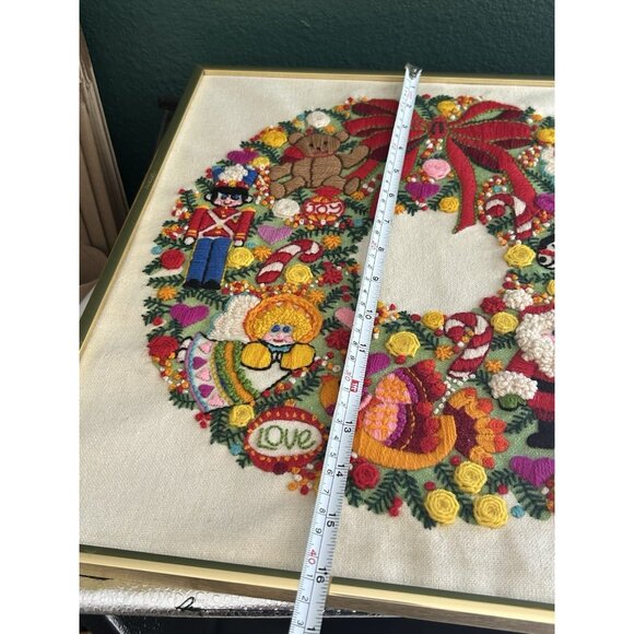 Vtg 70s Crewel Embroidery Christmas Wreath Fantasy Sunset Completed 16" Framed - Picture 10 of 12